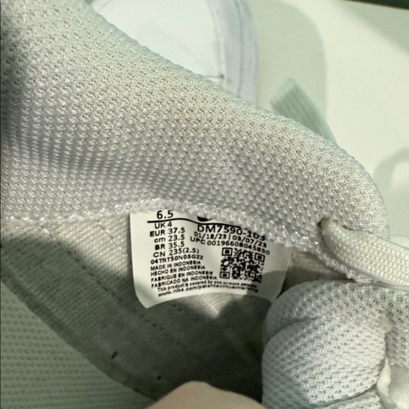 Nike Women's White and Purple Casual Sneakers - Picture 5 of 6